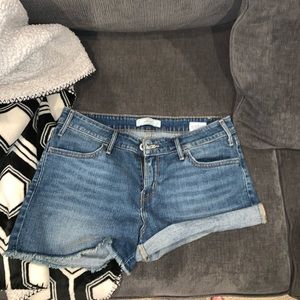 LEVIS JEAN SHORTS